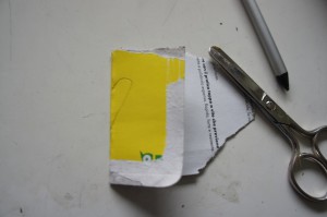 So stellt Ihr in nullkommanix aus Altpapier eine tolle Schablone her. Foto (c) Kinderoutdoor.de