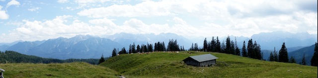 Dieses Panorama gibt es nur vor der Krüner Alm. foto (c) Kinderoutdoor.de