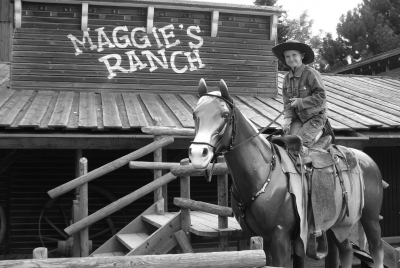 Auf zum Duell! Ohne rauchende Colts ist eine Cowboy Schnitzeljagd langweillig. foto (c) Sabine Geißler / pixelio.de