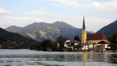 Radtouren durch Oberbayern gibt es auch ohne Steigungen: Rund um den Tegernsee! Foto (c)Didi01 / pixelio.de