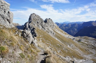 Am Nebelhorn und anderen Seilbahnstationen könnt Ihr kostenlos Deuter Kid Comfort III Kindertragen ausleihen. Foto (c) Kinderoutdoor.de