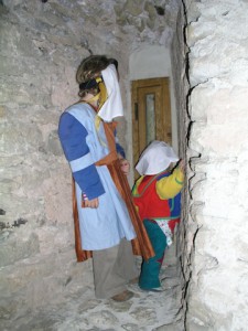 Bei unserer Zeitreise ins Mittelalter entdecken die Kinder einige geheime Türen...... Foto (c) Kinderoutdoor.de