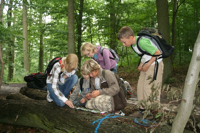 Tagesausflüge in den Wald oder zum Gut Klepelshagen. Hier lernen in der Natur die Kinder eine Menge über die heimische Tierwelt. Foto © Deutsche Wildtier Stiftung/C. Krohn