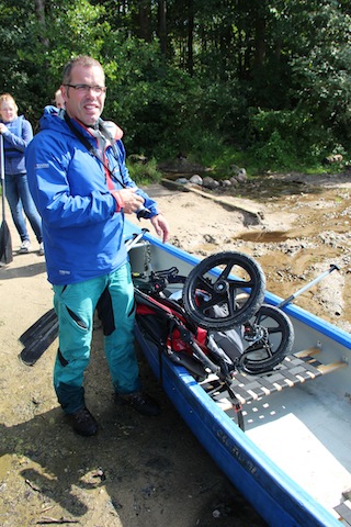 Ein Kinderwagen sticht in See! Der Bob Revolution Pro machte auch dieses Abenteuer mit. Foto (c) KPB